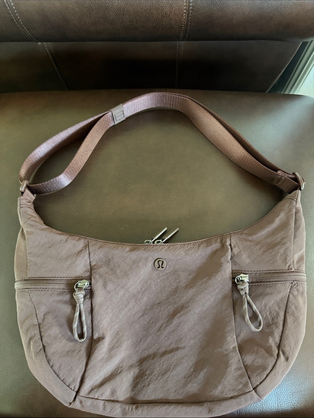 lululemon athletica brown slouchy sling  bag 6L